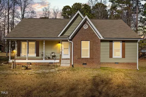 521 N Franklin Dr, Sanford, NC 27330