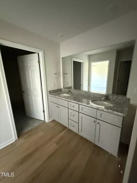 Bath - 186 Phil Jack Rd, Dunn, NC 28334 photo 2 of 3