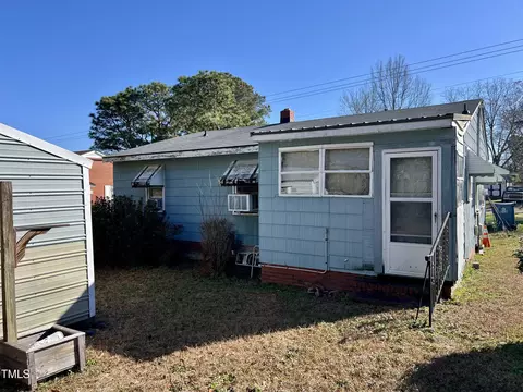 709 E Johnson St, Dunn, NC 28334 photo 4