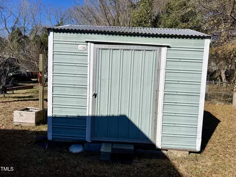709 E Johnson St, Dunn, NC 28334 photo 5