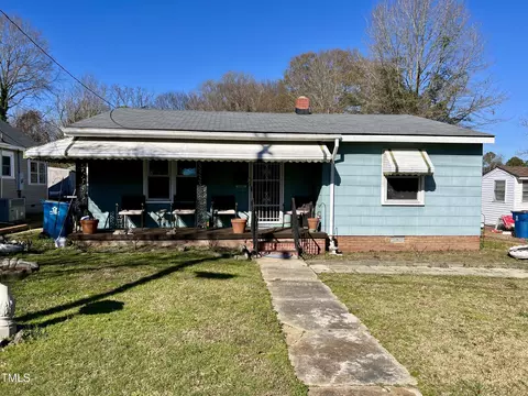 709 E Johnson St, Dunn, NC 28334