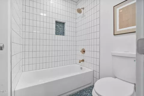 Bath - 110 Continental Dr, Durham, NC 27712 photo 6 of 6