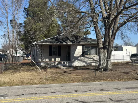 54 W Mciver St, Angier, NC 27501