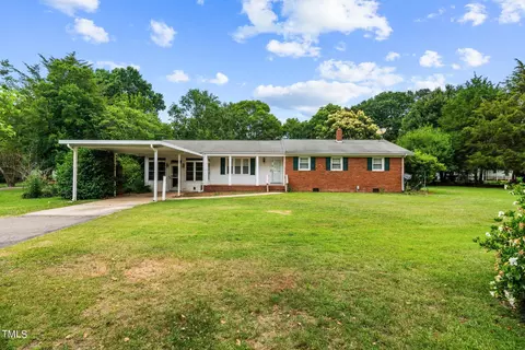 135 Rainbow Dr, Dunn, NC 28334
