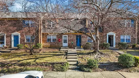 3917 G Colony Sq, Greensboro, NC 27407