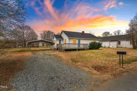 1231 Carolina St, Graham, NC 27253