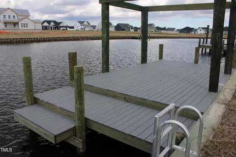 121 Pelican Pointe Dr, Elizabeth City, NC 27909