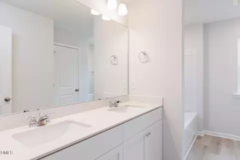 Bath - 152 Kobus Ct, Garner, NC 27529 photo 3 of 4