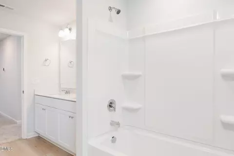 Bath - 152 Kobus Ct, Garner, NC 27529 photo 4 of 4