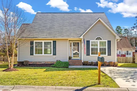 103 Hoskins Cir, Burlington, NC 27215