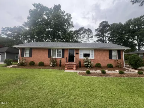 1004 S Crescent Dr, Smithfield, NC 27577