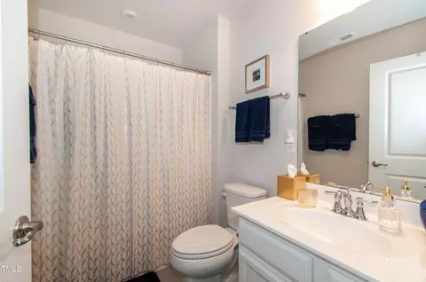 Bath - 306 Brier Summit Pl, Durham, NC 27703 photo 3 of 4