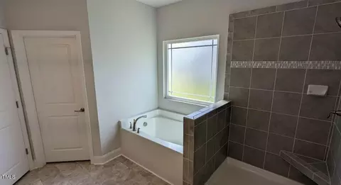 Bath - 622 Ravensworth Dr, Garner, NC 27529 photo 2 of 3