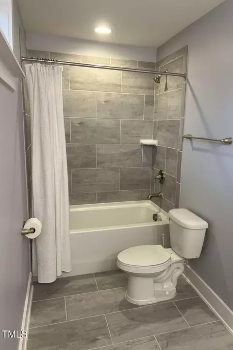 Bath - 208 N Maple St, Durham, NC 27703 photo 6 of 6
