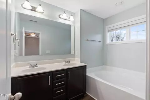 Bath - 206 Crane Way, Bunnlevel, NC 28323 photo 2 of 4