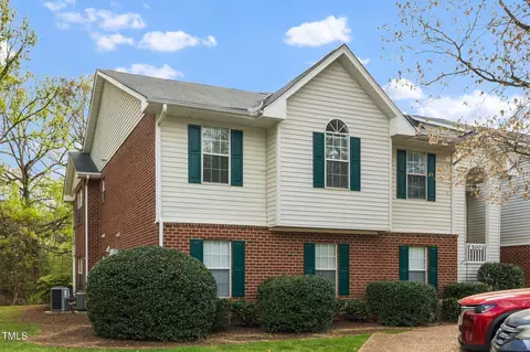 521 Renshaw Ct, Cary, NC 27518