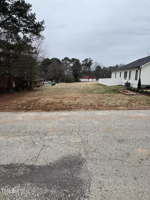 108 E Hickory Ave, Holly Springs, NC 27540