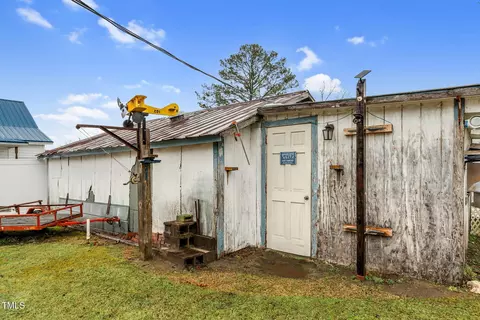 Exterior - 201 N Holt St, Pine Level, NC 27568 photo 7 of 7