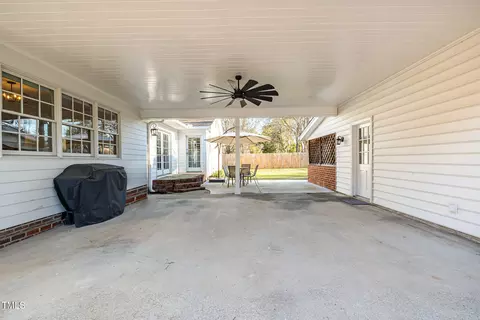 Exterior - 1107 S 2nd St, Smithfield, NC 27577 photo 4 of 9
