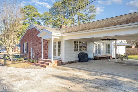 Exterior - 1107 S 2nd St, Smithfield, NC 27577 photo 5 of 9