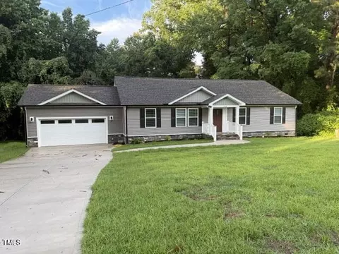 1516 Bragg St, Sanford, NC 27330