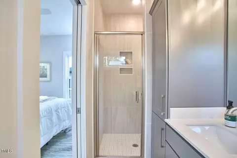 Bath - 2704 Ashley St #B, Durham, NC 27704 photo 3 of 4