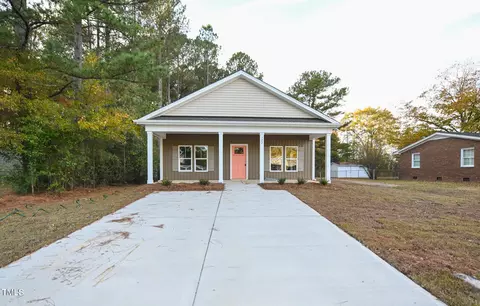 302 S Eastwood Dr, Benson, NC 27504