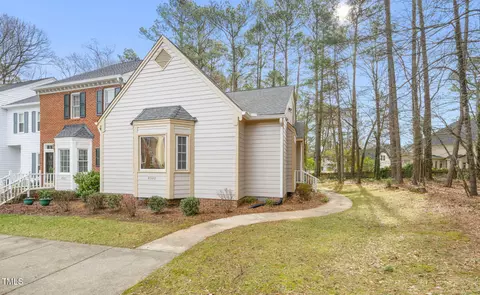 8320 Wycombe Ln, Raleigh, NC 27615