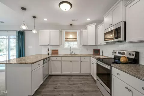 Kitchen - 90 Landfall Ln, Smithfield, NC 27577 photo 2 of 4