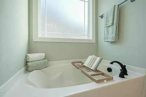 Bath - 90 Landfall Ln, Smithfield, NC 27577 photo 5 of 5