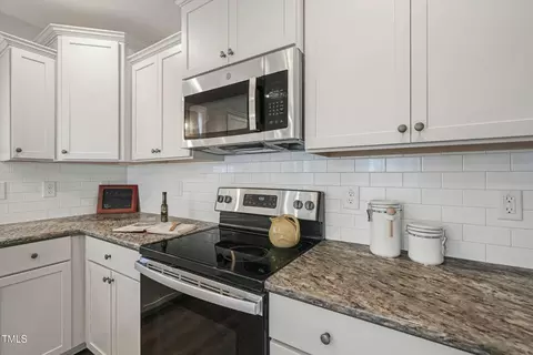 Kitchen - 90 Landfall Ln, Smithfield, NC 27577 photo 3 of 4