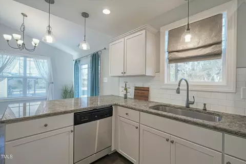 Kitchen - 90 Landfall Ln, Smithfield, NC 27577 photo 4 of 4