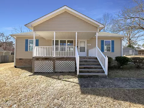 207 Lawrence St, Fuquay Varina, NC 27526