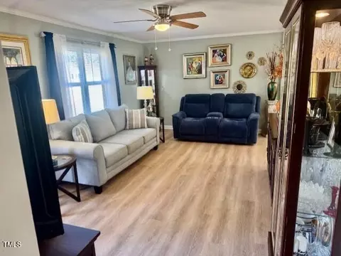 Living - 509 Powell St, Smithfield, NC 27577 photo 2 of 2