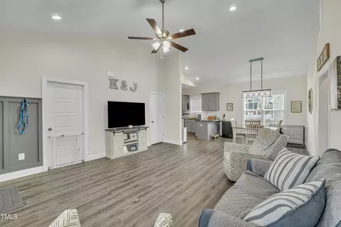 591 Mckay St, Erwin, NC 28339 photo 9