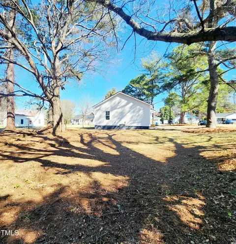 Exterior - 606 E Pearsall St, Dunn, NC 28334 photo 5 of 6