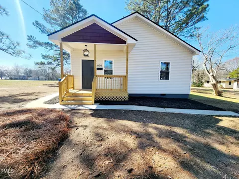 606 E Pearsall St, Dunn, NC 28334