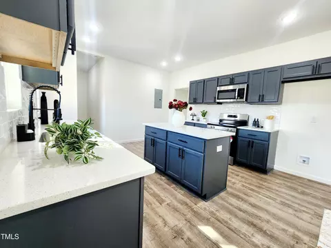 Kitchen - 606 E Pearsall St, Dunn, NC 28334 photo 6 of 7