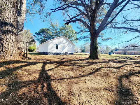 Exterior - 606 E Pearsall St, Dunn, NC 28334 photo 4 of 6