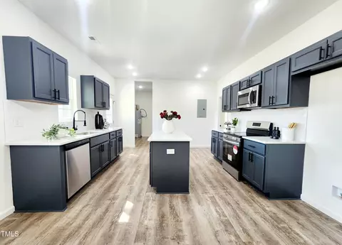 Kitchen - 606 E Pearsall St, Dunn, NC 28334 photo 5 of 7