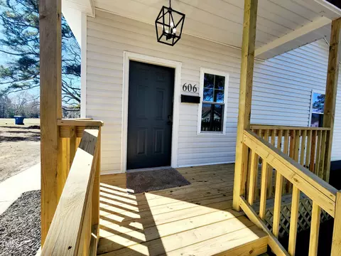 Exterior - 606 E Pearsall St, Dunn, NC 28334 photo 2 of 6