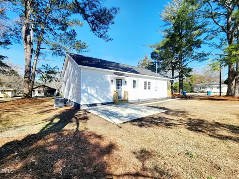 Exterior - 606 E Pearsall St, Dunn, NC 28334 photo 6 of 6