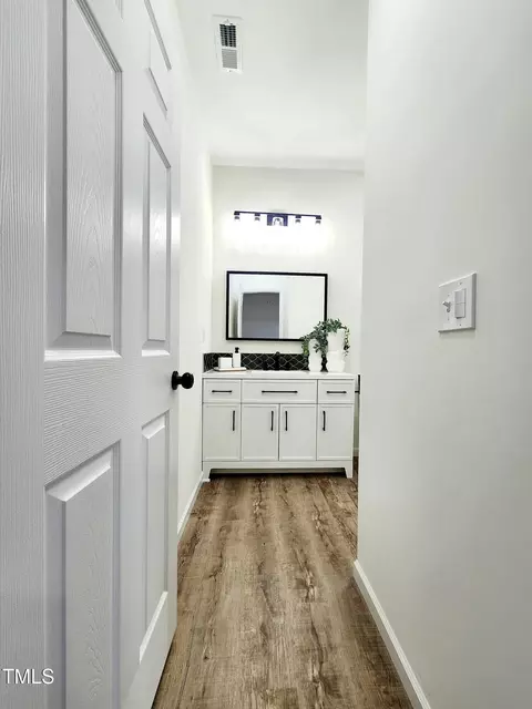 Entry Way - 606 E Pearsall St, Dunn, NC 28334 photo 3 of 3