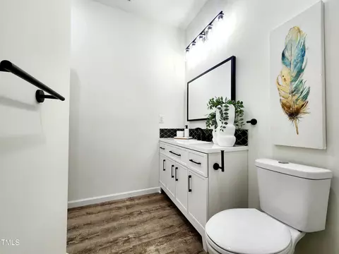 Bath - 606 E Pearsall St, Dunn, NC 28334 photo 3 of 4