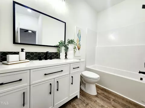 Bath - 606 E Pearsall St, Dunn, NC 28334 photo 2 of 4