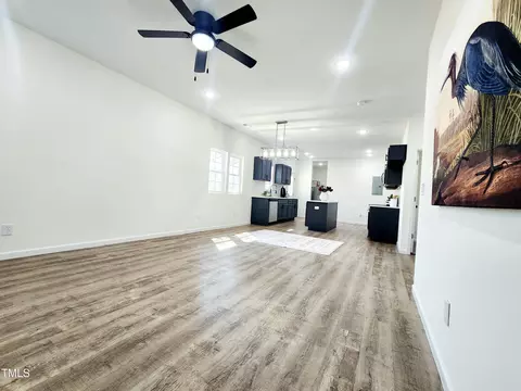 Entry Way - 606 E Pearsall St, Dunn, NC 28334 photo 2 of 3