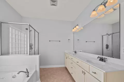 Bath - 105 Harkness Cir, Durham, NC 27705 photo 3 of 3