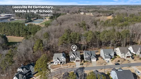 View/Area - 8013 Ghost Pony Trl, Raleigh, NC 27613 photo 2 of 7