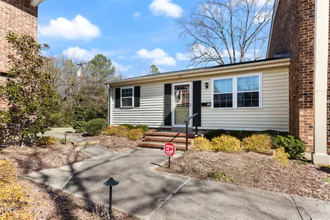 1002 Willow Dr #27, Chapel Hill, NC 27514