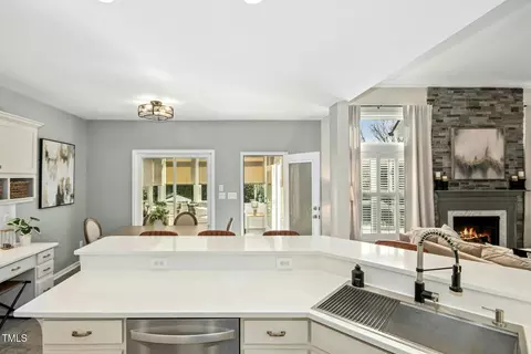 Kitchen - 1002 Augustine Trl, Cary, NC 27518 photo 4 of 5